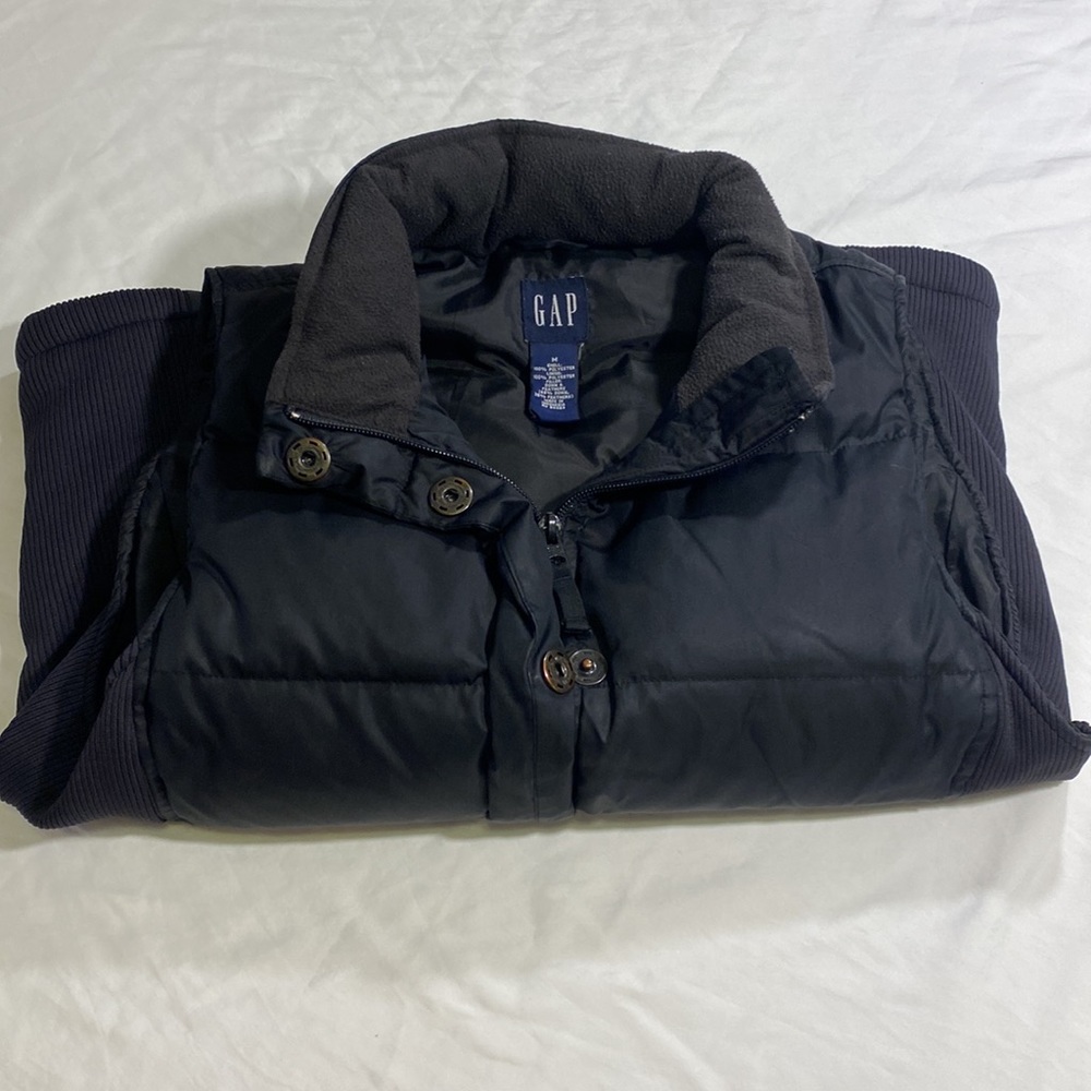 Gap woman’s puffer vest size Med.